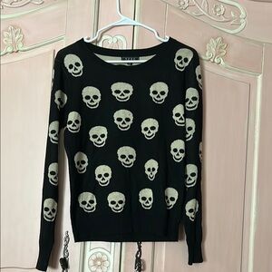 TCEC Women's Black Skull Print Sweater Great Condition Size M